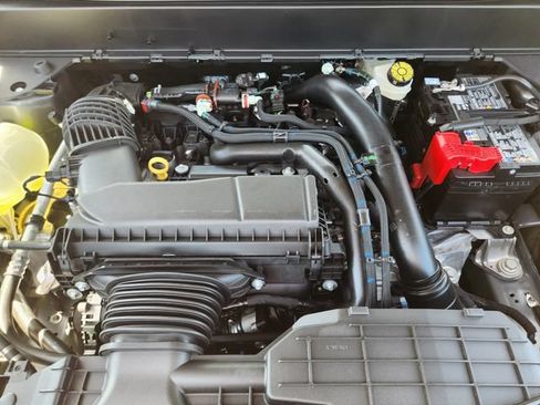 New 2026 Ford Maverick Lobo AWD/4WD image 31