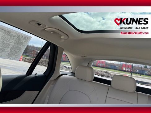 Used 2018 Mercedes-Benz GLC 300 4MATIC image 20