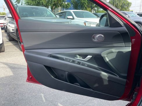 Used 2025 Hyundai Elantra SEL image 20