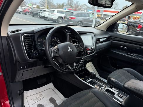 Used 2020 Mitsubishi Outlander SE image 41