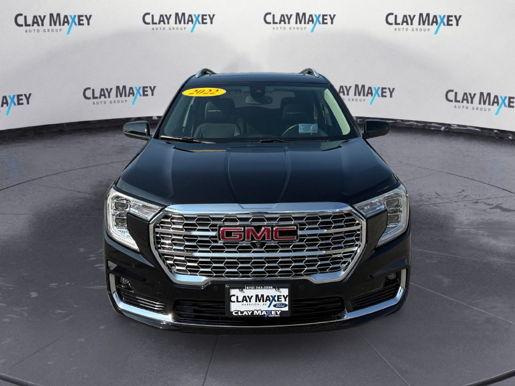Used 2022 GMC Terrain Denali w/ Denali Premium Package AWD/4WD image 8