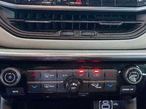 Used 2022 Jeep Compass Limited image 23