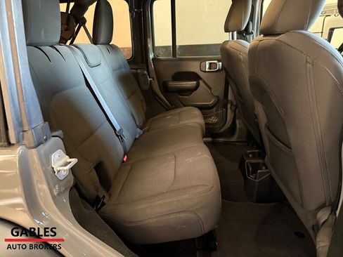 Used 2019 Jeep Wrangler Unlimited Sport S AWD/4WD image 40