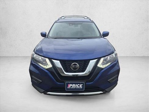 Used 2020 Nissan Rogue SV FWD image 2