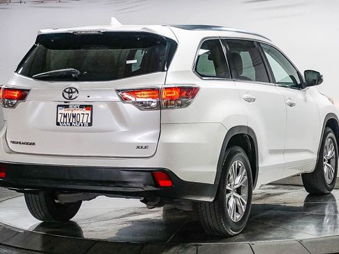 Used 2015 Toyota Highlander XLE image 10