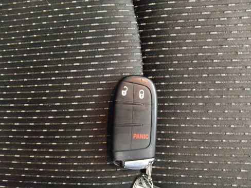 Used 2020 Dodge Journey SE FWD image 32