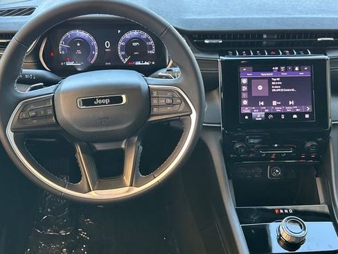 New 2025 Jeep Grand Cherokee Laredo X image 15