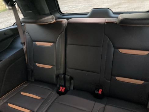 Used 2023 GMC Yukon AT4 w/ AT4 Premium Package AWD/4WD image 5