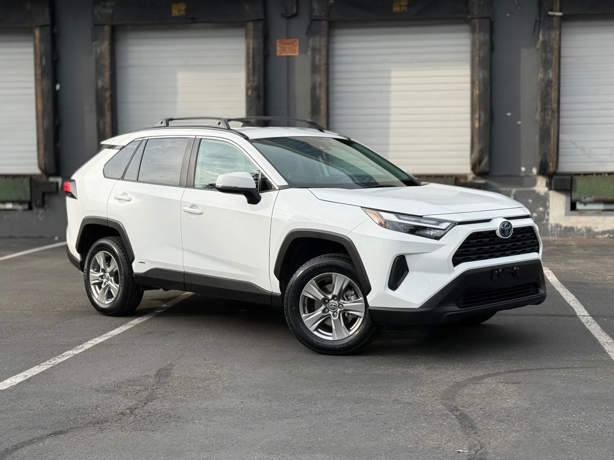 Used 2024 Toyota RAV4 XLE AWD/4WD image 34