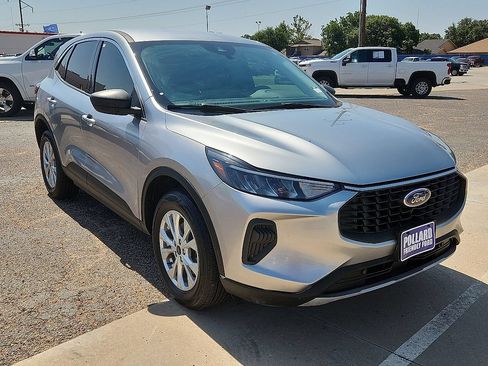 Used 2023 Ford Escape Active w/ Tech Pack #1 AWD/4WD image 4
