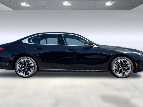 New 2026 BMW 530i w/ Premium Package image 7