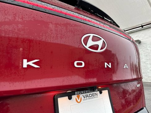 Used 2024 Hyundai Kona Limited FWD image 8