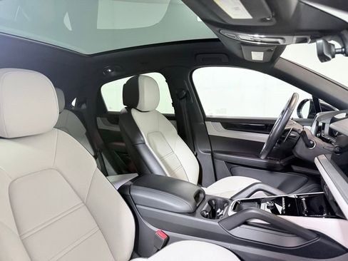Used 2024 Porsche Cayenne Coupe AWD/4WD image 24