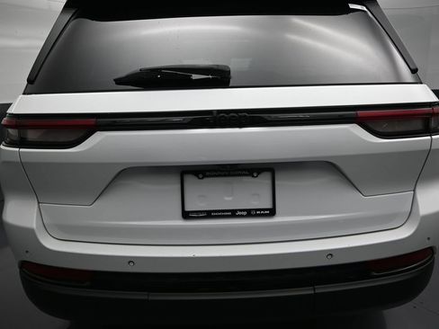 Used 2022 Jeep Grand Cherokee Altitude image 20