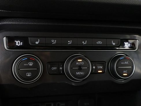 Used 2019 Volkswagen Tiguan SE AWD/4WD image 46