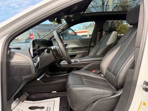 Used 2024 Cadillac Lyriq Tech AWD/4WD image 47