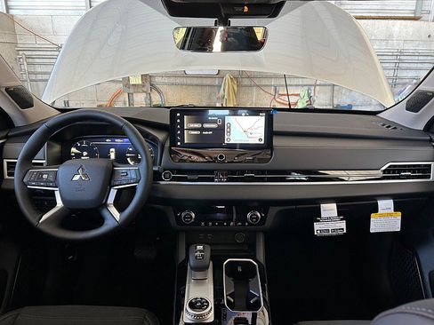 New 2026 Mitsubishi Outlander SE image 25