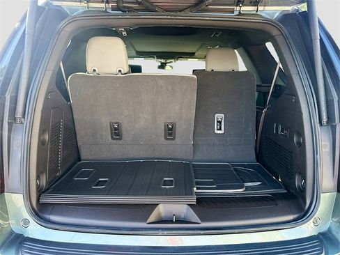Used 2023 GMC Yukon SLT w/ SLT Premium Package image 25