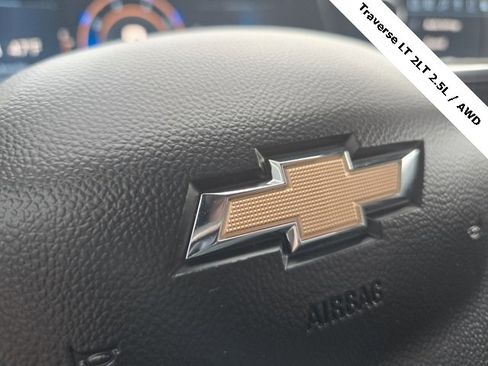 Used 2025 Chevrolet Traverse LT image 32