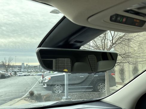 Used 2022 GMC Acadia Denali w/ Denali Ultimate Package image 27