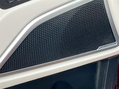 Used 2024 Kia Telluride EX w/ EX Captain's Chair Package image 19