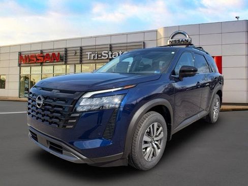 New 2026 Nissan Pathfinder SL image 2