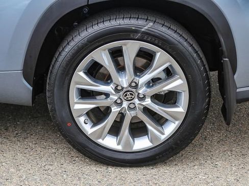 Used 2023 Toyota Highlander Limited AWD/4WD image 12