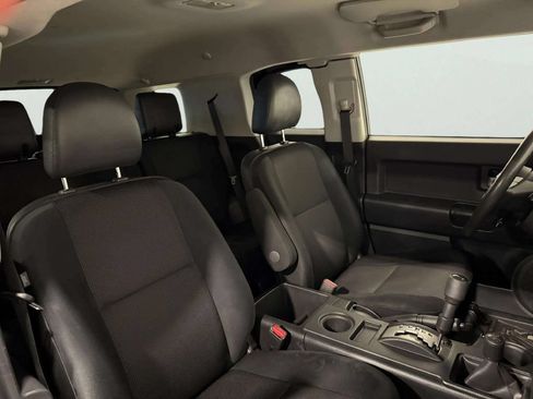 Used 2014 Toyota FJ Cruiser 4WD w/ Convenience Package image 29