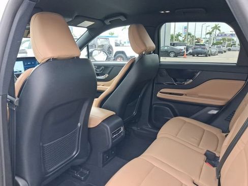 Used 2023 Lincoln Corsair Reserve FWD image 5