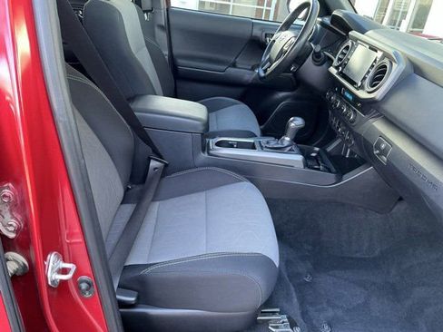 Used 2022 Toyota Tacoma TRD Off-Road w/ Technology Package image 21