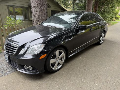 Used 2010 Mercedes-Benz E 350 4MATIC Sedan image 1