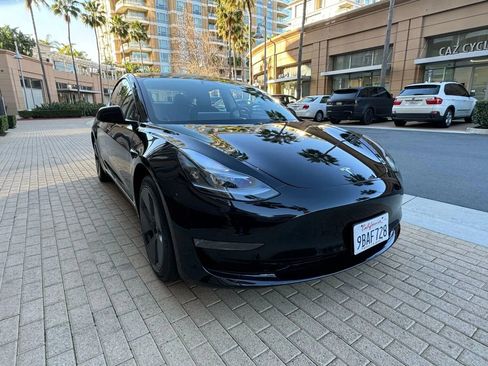 Used 2023 Tesla Model 3 Standard Range image 3