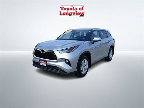 Used 2024 Toyota Highlander LE image 4