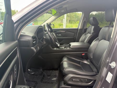 Used 2025 Honda Pilot EX-L image 10
