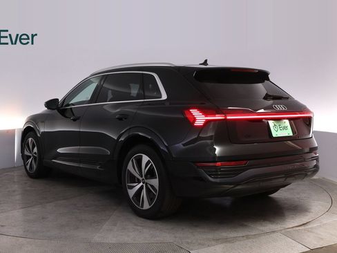 Used 2024 Audi Q8 e-tron Premium Plus w/ Premium Plus Package AWD/4WD image 17