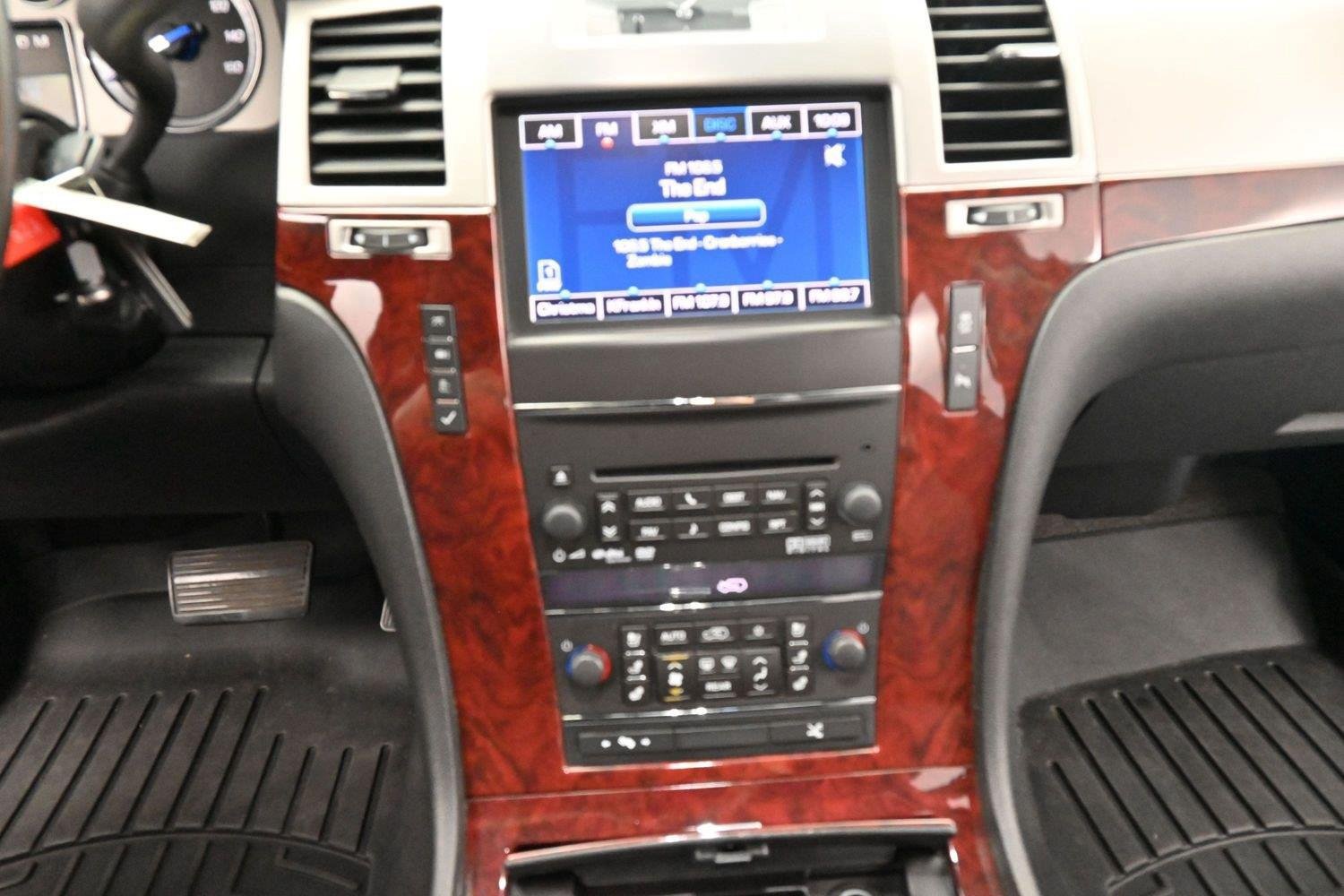 Used 2013 Cadillac Escalade Premium AWD/4WD image 23