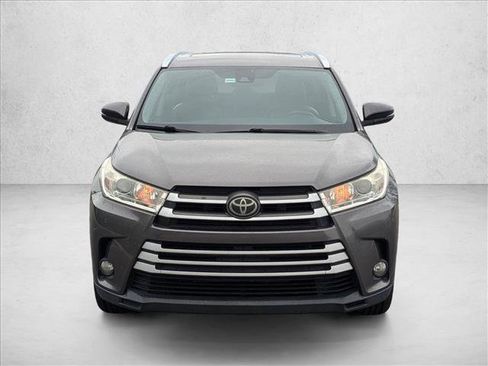 Used 2018 Toyota Highlander XLE FWD image 2