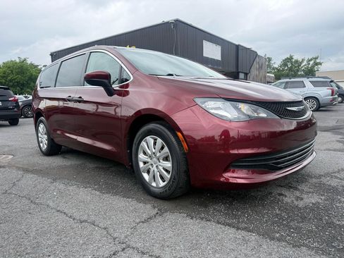 Used 2018 Chrysler Pacifica L FWD image 7