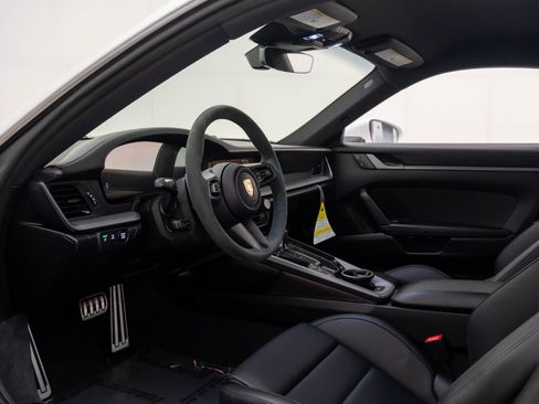 Used 2025 Porsche 911 Carrera S image 4
