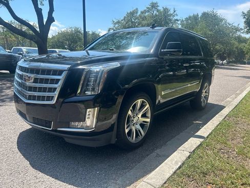Used 2017 Cadillac Escalade Premium Luxury RWD image 2