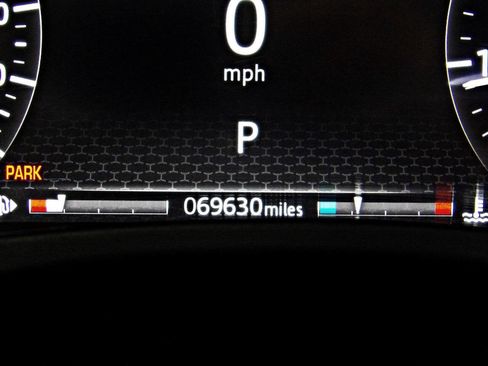 Used 2020 Jaguar XE S image 15