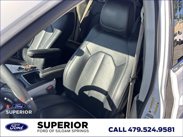 Used 2024 Chrysler Pacifica Limited FWD image 25
