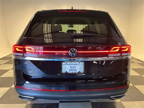 Certified 2024 Volkswagen Atlas SE image 4