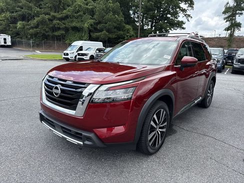 Used 2023 Nissan Pathfinder Platinum AWD/4WD image 3