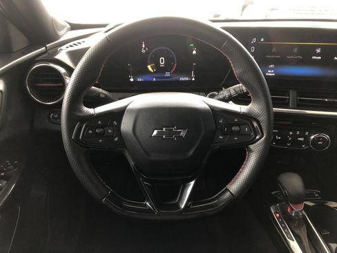 Used 2025 Chevrolet Trax RS w/ Driver Confidence Package FWD image 14