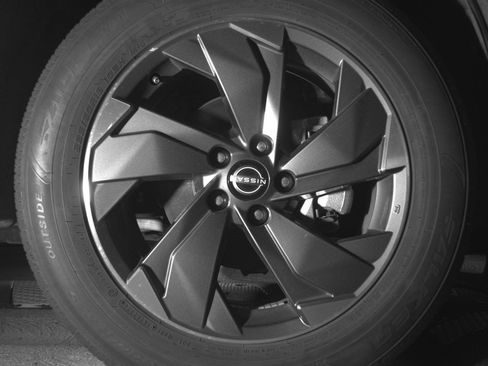 Used 2025 Nissan Rogue SV image 13