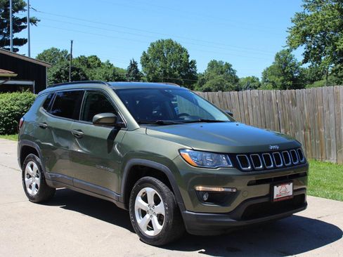Used 2020 Jeep Compass Latitude w/ Popular Equipment Group AWD/4WD image 2