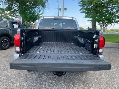 Used 2023 Toyota Tacoma SR5 w/ Technology Package AWD/4WD image 8