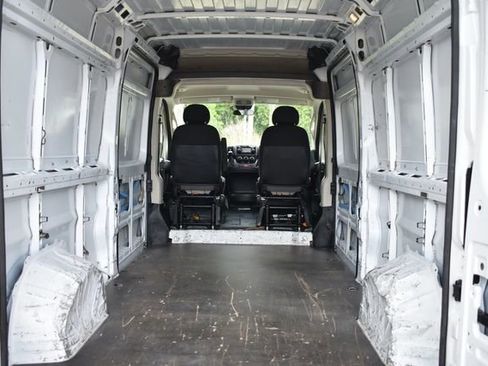 Used 2019 RAM ProMaster 2500 w/ Premium Appearance Group FWD image 5