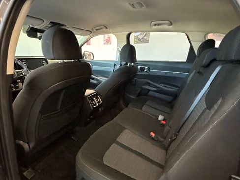 Used 2023 Kia Sorento LX image 16